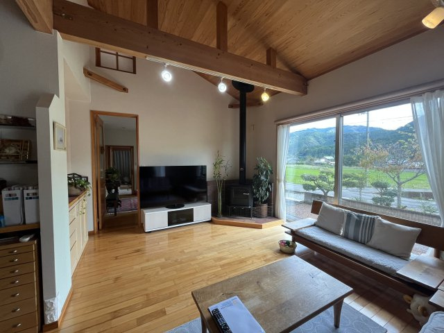 【居間・リビング】 | 中古一戸建　香美市香北町朴ノ木（囲炉裏のある家）