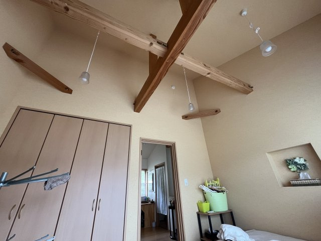 【洋室】 | 中古一戸建　香美市香北町朴ノ木（囲炉裏のある家） | 2階西