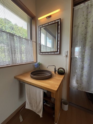 【洗面所】 | 中古一戸建　香美市香北町朴ノ木（囲炉裏のある家） | 2階ホール