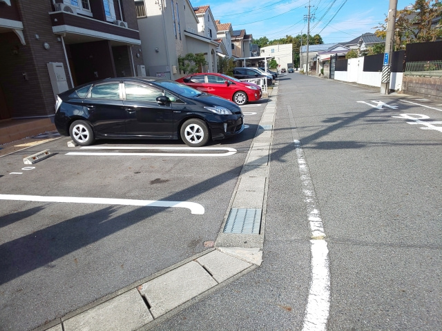 ピースフル寿Ⅱの駐車場