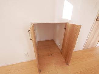 【キッチン】 | 甲斐市下今井 オール電化新築戸建全2棟 1号棟 北西角地 | 浄水機能付蛇口のあるシンク