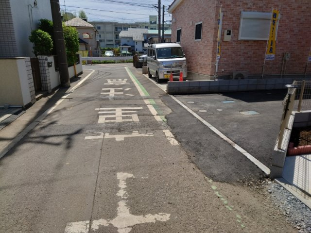 所沢市下安松 全2棟 新築分譲住宅の前面道路含む現地写真