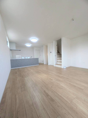 【居間・リビング】 | ケイアイグレース本願寺町1期 | キャンペーン対象物件です♪詳細は弊社ホームページもしくはスタッフまでお気軽にお問合せ下さいませ♪ お役に立てる自信があります♪