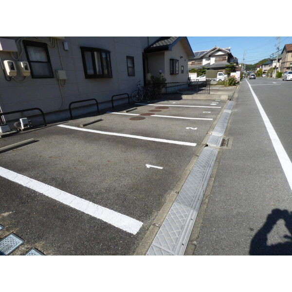 ふれんど７０５の駐車場