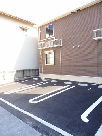 メゾン　シュシュの駐車場|カースペースがあります