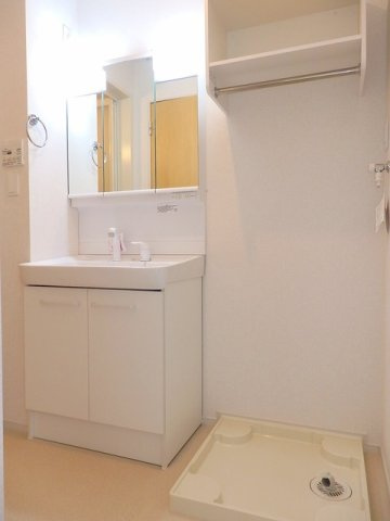 メゾン　シュシュの洗面所|明るい洗面所です