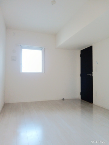 ポレスター平和大通りプレミアムレジデンスの居間・リビング