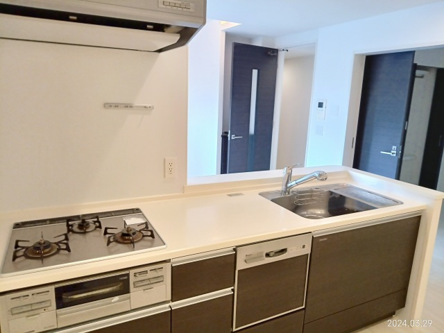 ポレスター平和大通りプレミアムレジデンスのキッチン