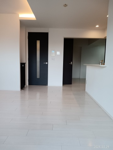 ポレスター平和大通りプレミアムレジデンスの居間・リビング