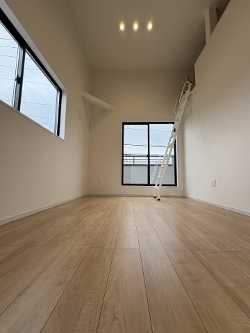 駅近 × 海近 × 暮らしやすさの洋室