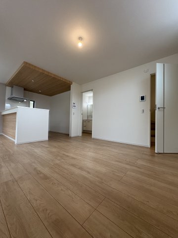 駅近 × 海近 × 暮らしやすさの居間・リビング