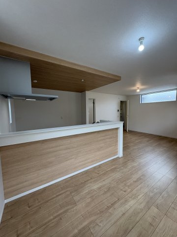 駅近 × 海近 × 暮らしやすさの居間・リビング