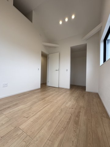 駅近 × 海近 × 暮らしやすさの洋室