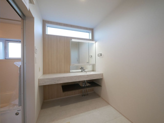 【独立洗面台】 | 甲斐市下今井 オール電化新築全2棟 2棟 南道路 ラザ4分 | 明かり採り窓つきで明るい洗面室