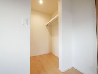 【収納】 | 甲斐市下今井 オール電化新築全2棟 2棟 南道路 ラザ4分 | 2階7帖洋室のウォークインクローゼット