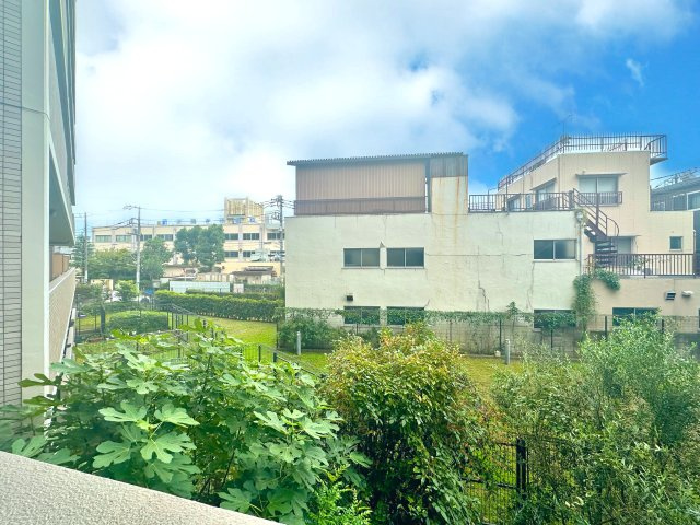 ゼファー四つ木ザナドゥ21の展望|外の景色が、ただの風景ではなく“暮らしの一部”になる住まい。窓の向こうに広がる空や街並みが、毎日に彩りと深呼吸をくれる、そんな豊かさがここにはあります。