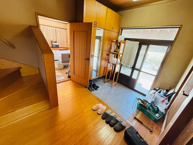 東松山市葛袋　中古戸建の玄関