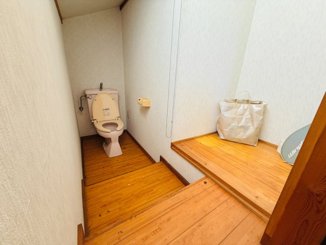 東松山市葛袋　中古戸建のトイレ|２階トイレ