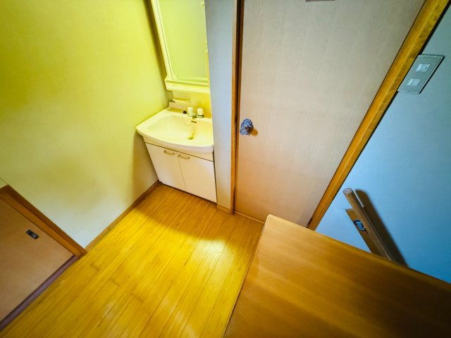 東松山市葛袋　中古戸建の独立洗面台|２階洗面台