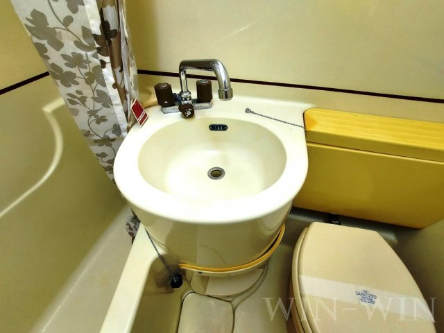 ユトリロ北山の洗面所