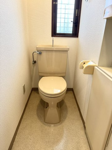 シティヒルズ清水のトイレ|出窓の洋室6帖