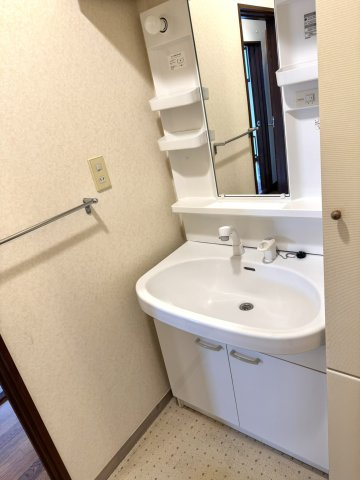 シティヒルズ清水の独立洗面台|使いやすい独立洗面台です