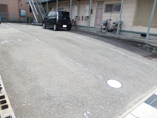 メゾンサンライフの駐車場