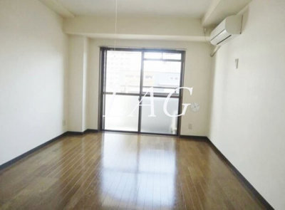 【居間・リビング】 | メゾン・ラ・メール | 洋室のお部屋です。