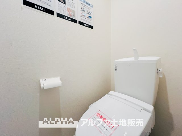 ~福生南田園~ Newly built houseのトイレ|【Warm water flush toilet】
◆温水洗浄便座付きトイレ◆お掃除も楽々。快適に過ごすためには今や欠かせない設備の一つです。壁掛けリモコンで使いやすくいつでも清潔に保てます。
