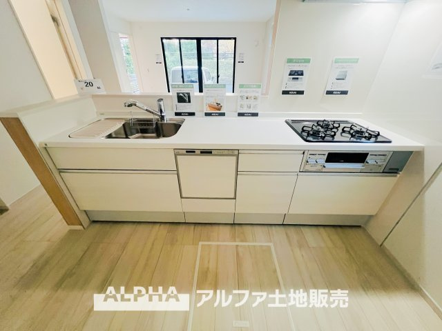 ~福生南田園~ Newly built houseの庭|【Life without end】
◆キッチンからは家族◆の様子が見ることができ、いつでも安心して料理ができる。そして、効率よく家事を進めるために必須な食洗器が家族との大切な時間を生む。
