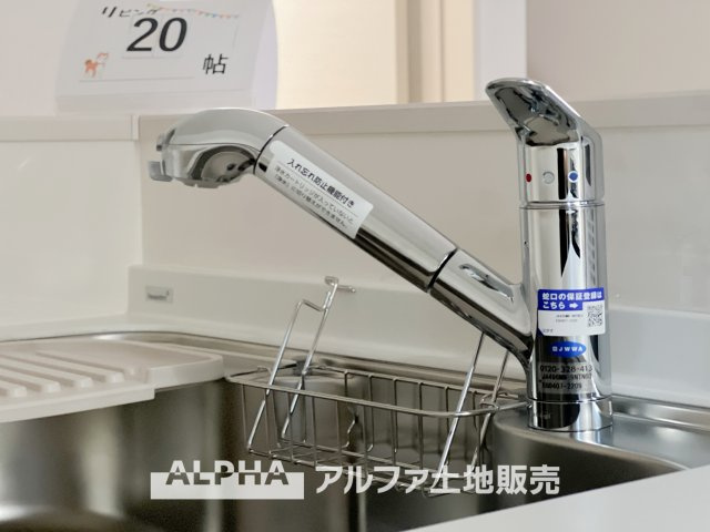 ~福生南田園~ Newly built houseのキッチン|【Water cleaner】
◆浄水器◆蛇口から流れ出すお水はクリーンでいつも楽しめます。また浄水器内臓シャワー混合栓なので場所取らずのスッキリとしたスタイルです。
