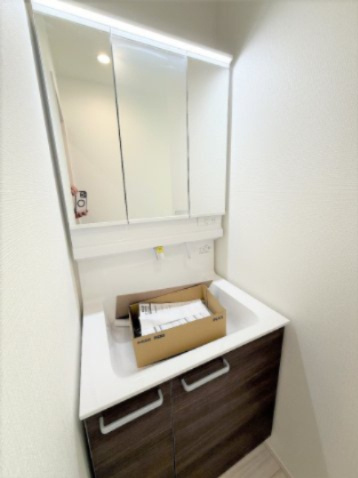 【独立洗面台】 | 【仲介手数料２９０万円が無料！！】■祖師ヶ谷大蔵駅１０分■ウルトラマン商店街近く | 【諸費用２９０万円ＯＦＦ！！】
■祖師ヶ谷大蔵駅１０分
■ウルトラマン商店街すぐ
■住宅性能評価７項目で最高評価
■長期優良認定住宅
■ＺＥＨ水準住宅
■４ＬＤＫ＋ロフト＋車庫
■内覧可能