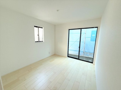 【洋室】 | 【仲介手数料２９０万円が無料！！】■祖師ヶ谷大蔵駅１０分■ウルトラマン商店街近く | 【諸費用２９０万円ＯＦＦ！！】
■祖師ヶ谷大蔵駅１０分
■ウルトラマン商店街すぐ
■住宅性能評価７項目で最高評価
■長期優良認定住宅
■ＺＥＨ水準住宅
■４ＬＤＫ＋ロフト＋車庫
■内覧可能