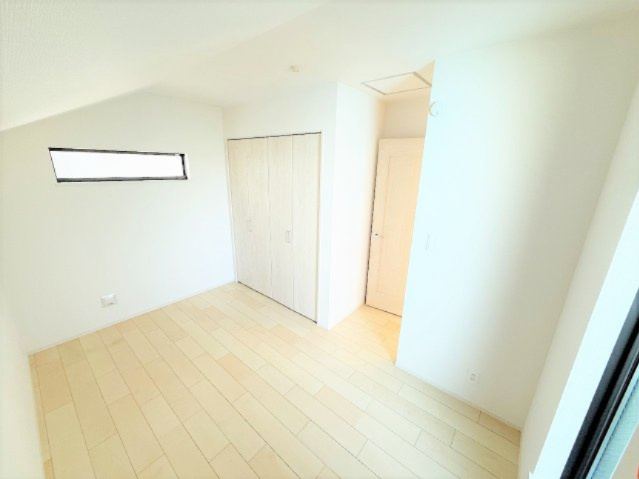 【洋室】 | 【仲介手数料２９０万円が無料！！】■祖師ヶ谷大蔵駅１０分■ウルトラマン商店街近く | 【諸費用２９０万円ＯＦＦ！！】
■祖師ヶ谷大蔵駅１０分
■ウルトラマン商店街すぐ
■住宅性能評価７項目で最高評価
■長期優良認定住宅
■ＺＥＨ水準住宅
■４ＬＤＫ＋ロフト＋車庫
■内覧可能