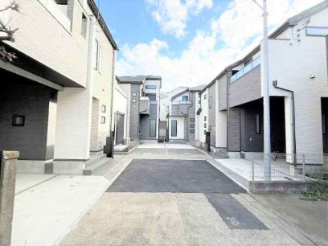 【外観】 | 【仲介手数料２９０万円が無料！！】■祖師ヶ谷大蔵駅１０分■ウルトラマン商店街近く | 【諸費用２９０万円ＯＦＦ！！】
■祖師ヶ谷大蔵駅１０分
■ウルトラマン商店街すぐ
■住宅性能評価７項目で最高評価
■長期優良認定住宅
■ＺＥＨ水準住宅
■４ＬＤＫ＋ロフト＋車庫
■内覧可能