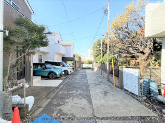 【前面道路含む現地写真】 | 【仲介手数料２９０万円が無料！！】■祖師ヶ谷大蔵駅１０分■ウルトラマン商店街近く | 【諸費用２９０万円ＯＦＦ！！】
■祖師ヶ谷大蔵駅１０分
■ウルトラマン商店街すぐ
■住宅性能評価７項目で最高評価
■長期優良認定住宅
■ＺＥＨ水準住宅
■４ＬＤＫ＋ロフト＋車庫
■内覧可能