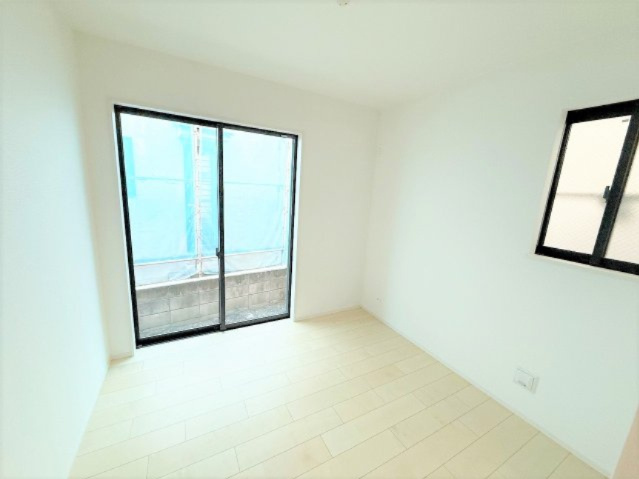 【洋室】 | 【仲介手数料２９０万円が無料！！】■祖師ヶ谷大蔵駅１０分■ウルトラマン商店街近く | 【諸費用２９０万円ＯＦＦ！！】
■祖師ヶ谷大蔵駅１０分
■ウルトラマン商店街すぐ
■住宅性能評価７項目で最高評価
■長期優良認定住宅
■ＺＥＨ水準住宅
■４ＬＤＫ＋ロフト＋車庫
■内覧可能