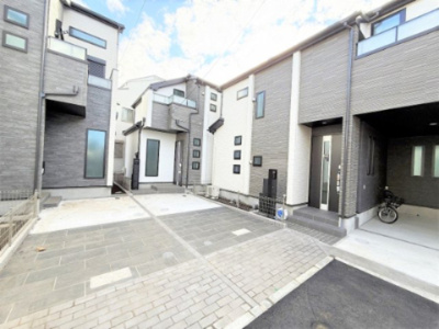 【外観】 | 【仲介手数料２９０万円が無料！！】■祖師ヶ谷大蔵駅１０分■ウルトラマン商店街近く | 【お得な諸費用サービスキャンペーン中！！】
詳細は「物件概要」の「諸費用」欄をご確認下さい。
■祖師ヶ谷大蔵駅１０分
■ウルトラマン商店街すぐ
■住宅性能評価７項目で最高評価
■長期優良認定住宅