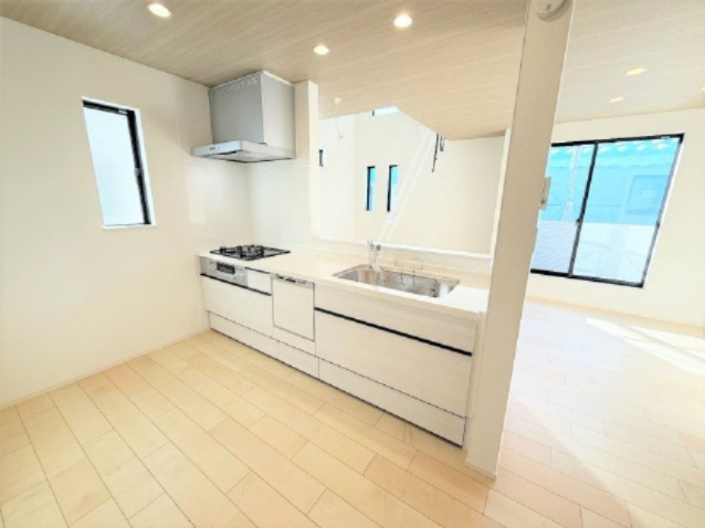 【キッチン】 | 【仲介手数料２９０万円が無料！！】■祖師ヶ谷大蔵駅１０分■ウルトラマン商店街近く | 【お得な諸費用サービスキャンペーン中！！】
詳細は「物件概要」の「諸費用」欄をご確認下さい。
■祖師ヶ谷大蔵駅１０分
■ウルトラマン商店街すぐ
■住宅性能評価７項目で最高評価
■長期優良認定住宅