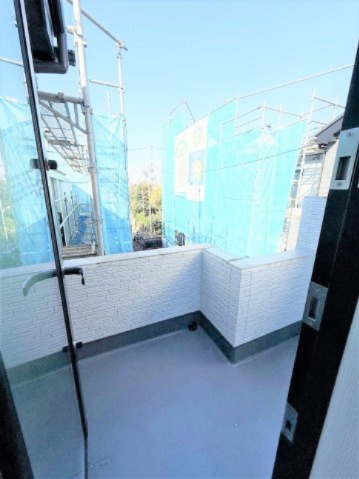 【バルコニー】 | 【仲介手数料２９０万円が無料！！】■祖師ヶ谷大蔵駅１０分■ウルトラマン商店街近く | 【諸費用２９０万円ＯＦＦ！！】
■祖師ヶ谷大蔵駅１０分
■ウルトラマン商店街すぐ
■住宅性能評価７項目で最高評価
■長期優良認定住宅
■ＺＥＨ水準住宅
■４ＬＤＫ＋ロフト＋車庫
■内覧可能