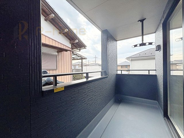 水戸市赤塚4期　新築戸建て　1号棟のバルコニー|急な雨でも安心のインナーバルコニー♪忙しいご夫婦も大満足♪