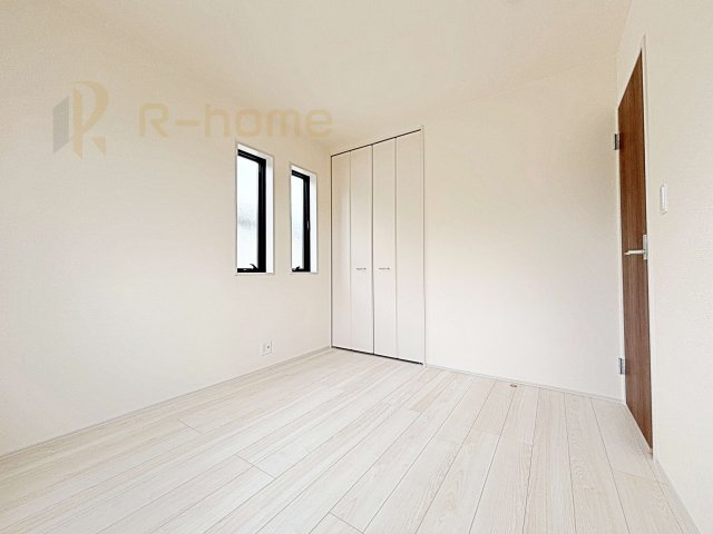 水戸市赤塚4期　新築戸建て　1号棟の洋室|どんな部屋家具も合わせやすいシンプルな洋室！
たっぷりの日差しと心地よい風が舞い込む住まい♪