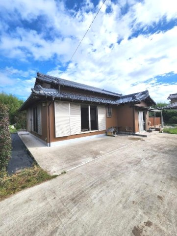 いすみ市岬町椎木　中古戸建の駐車場|敷地約625坪5LDK平屋敷地内に納屋付きウッドデッキ 家庭菜園・ドックラン・バーベキューが可能です