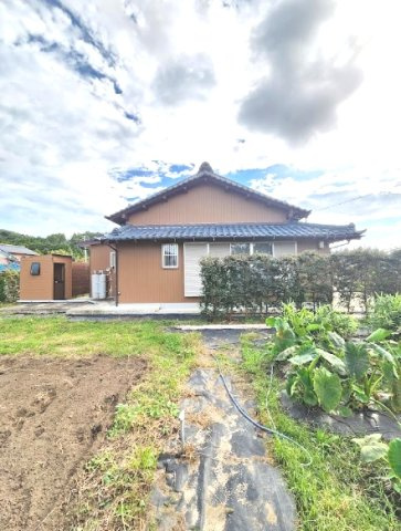 いすみ市岬町椎木　中古戸建の庭|敷地約625坪5LDK平屋敷地内に納屋付きウッドデッキ 家庭菜園・ドックラン・バーベキューが可能です
