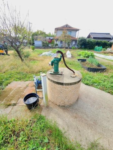 いすみ市岬町椎木　中古戸建の庭|敷地約625坪5LDK平屋敷地内に納屋付きウッドデッキ 家庭菜園・ドックラン・バーベキューが可能です