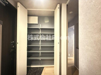 【玄関】 | 【ペット共生・ZEHマンション】Maison de Mine Nagai Parc Est.・旭化成ヘーベルメゾンHEBEL HAUS | ゆったりとした玄関です