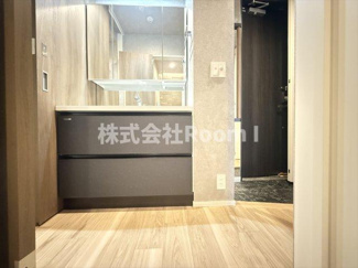 【洗面所】 | 【ペット共生・ZEHマンション】Maison de Mine Nagai Parc Est.・旭化成ヘーベルメゾンHEBEL HAUS | ゆったりとスペースのある洗面所