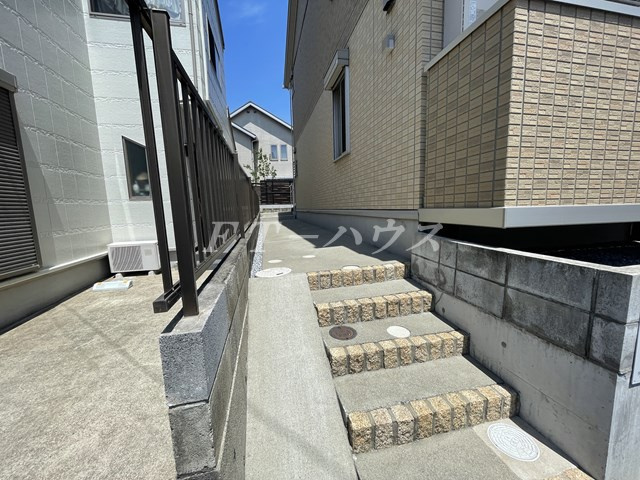 習志野市藤崎３丁目のアパートのエントランス