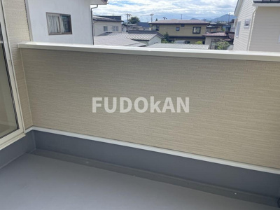 【バルコニー】 | 山辺町山辺第12【新築建売】2号棟 | 洗濯は外干ししたいけど、外の目やお天気が気になる方注目です。