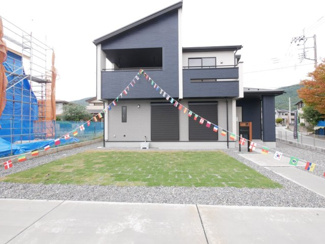 【外観】 | 甲府市山宮町 新築戸建 全2棟1号棟 三方角地 敷地83坪 | 建物完成済み　随時ご見学可能です。お気軽にお問合せください。